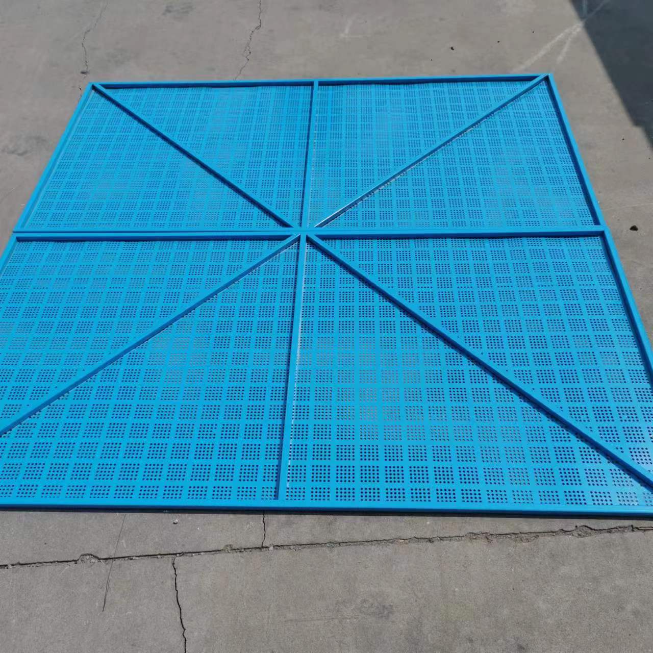 沖孔爬架網 現代建筑施工中的安全屏障與高效利器